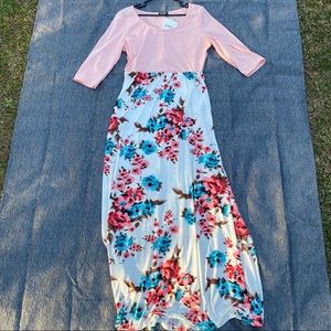 Beautiful Floral and Pink Maxi Dress with POCKETS!! NWT Size Large